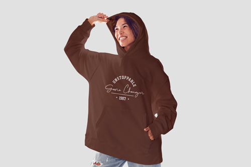 Mujer posando con ropa deportiva