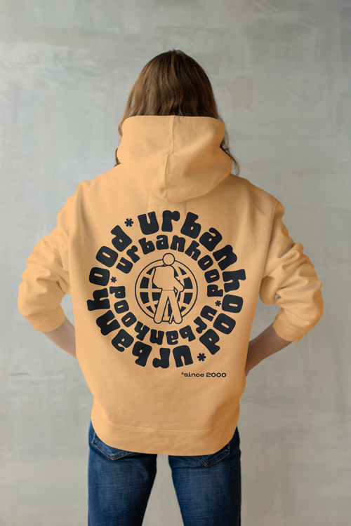 Мужчина в одежде стиля кежуал, вид сзади