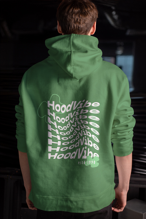 Person mit modischem Kapuzenpulli