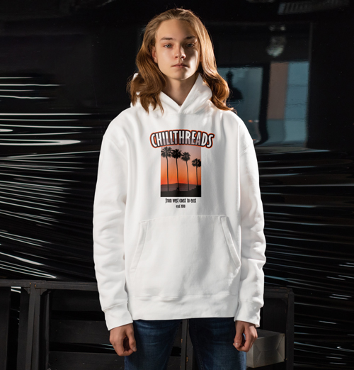 Mann schaut in die Kamera