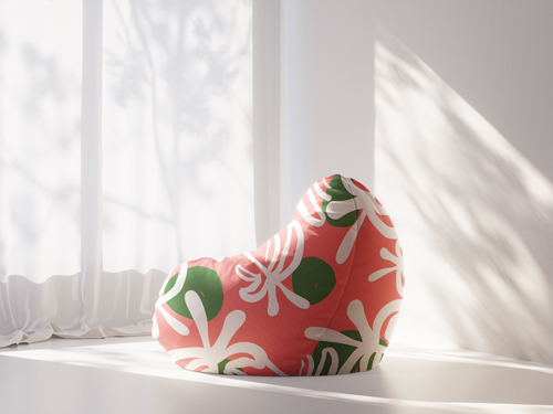 Pouf face aux fenêtres d'un studio