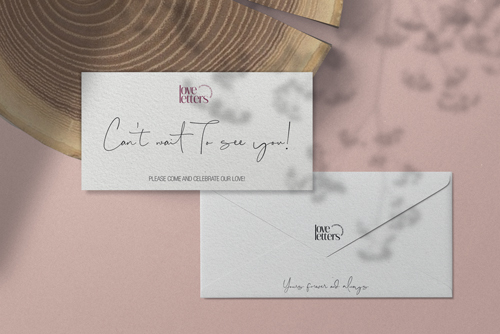 Carta e Envelope Vista em Ângulo Alto