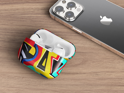 iPhone'un Yanında AirPods Kabı