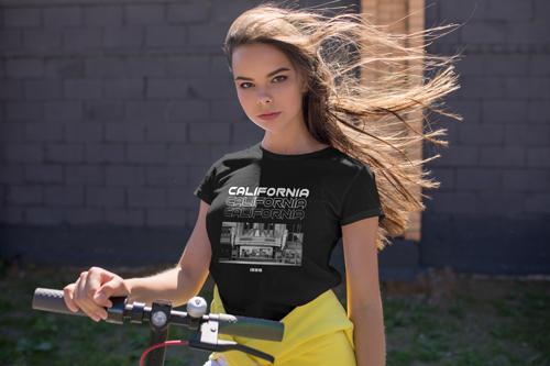 Femme portant un t-shirt Demi-vue