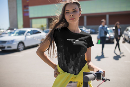 Femme portant une tenue décontractée