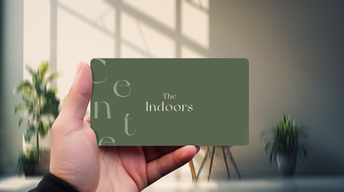 Une main tenant une carte