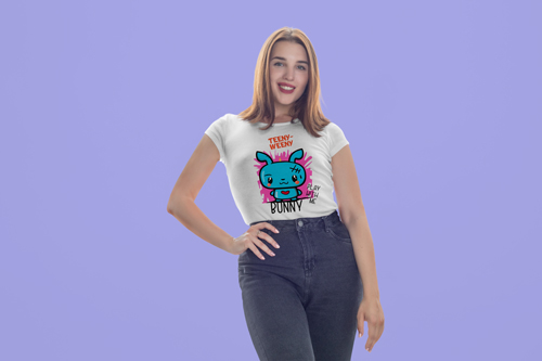 امرأة تستعرض أسلوبها العصري