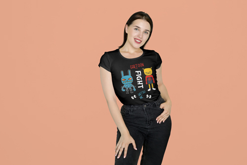 امرأة ترتدي ملابس فضفاضة