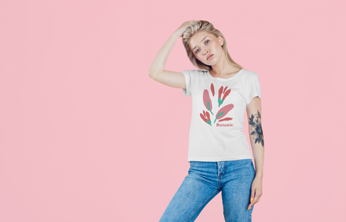 Saçıyla Oynayan Kadın