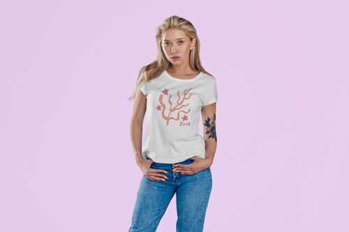 Elleri Cebinde Duran Kadın