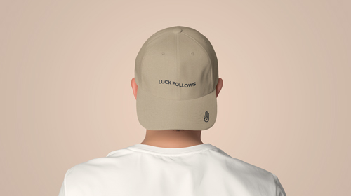Homme portant une casquette Vue de dos