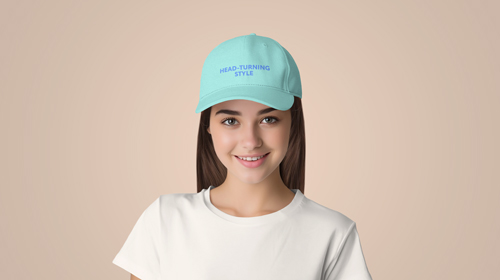 Femme portant un chapeau Vue de face