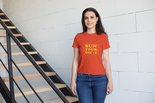 Mulher Posando em um Estúdio