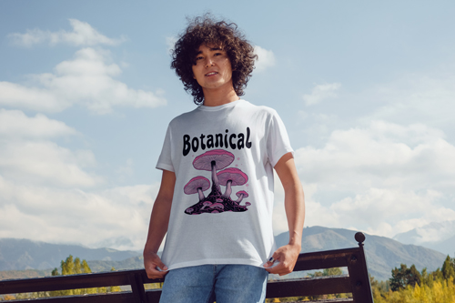 Kameraya Bakan Tişört Giymiş Adam