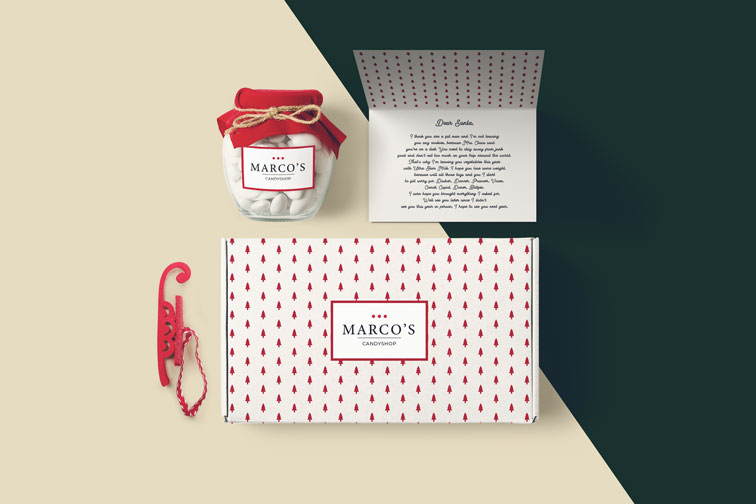 Presente de Natal criativo com um cartão de felicitações