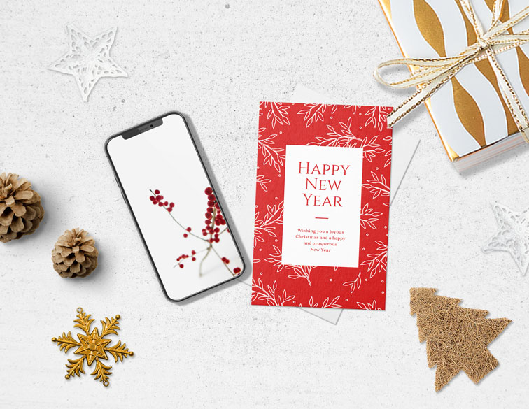 هاتف ذكي وبطاقة تهنئة