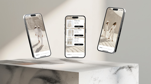 Apps auf 3 gekippten iPhone 15 Pro Bildschirmen