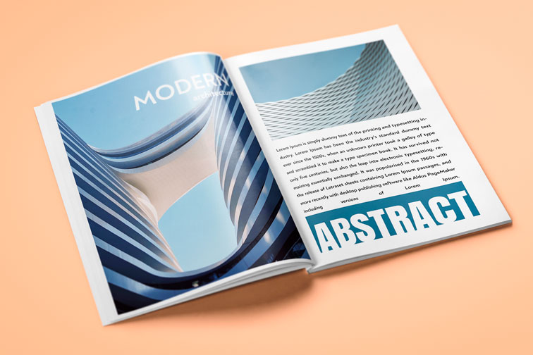 مجلة مفتوحة على خلفية ملونة