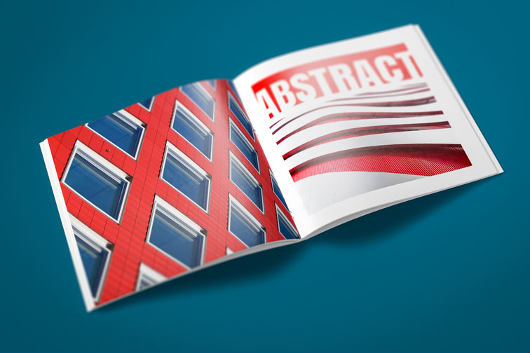 مجلة مفتوحة مربعة الشكل