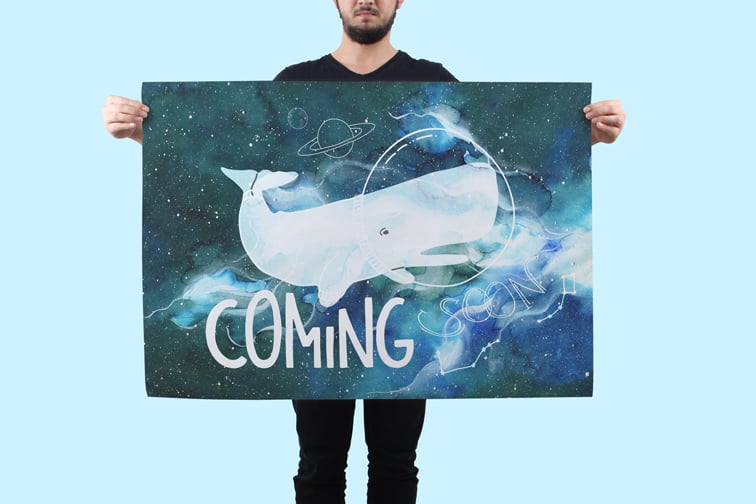 大きな水平ポスターを保持している男