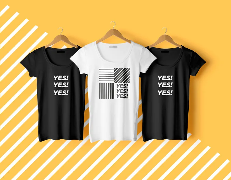 Tres camisetas casuales colgadas