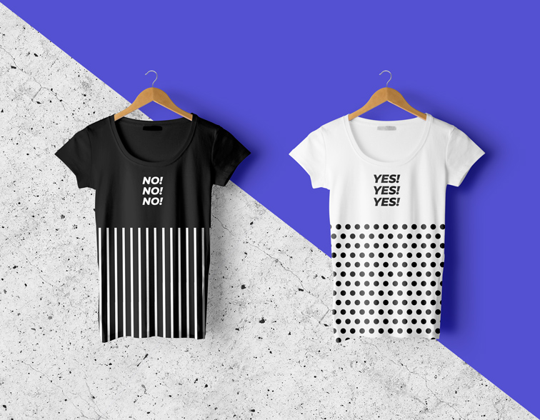 Dos camisetas informales colgadas