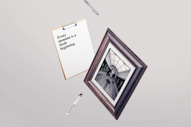 飛翔の写真たて、ペンとスケッチブック