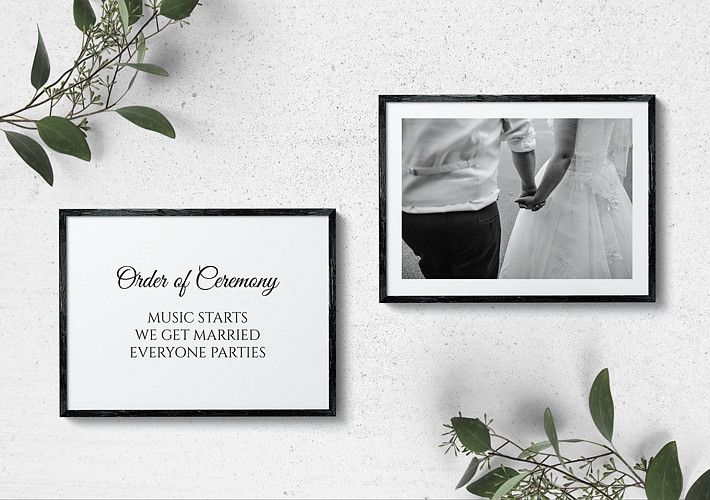 Mockups de Marcos de Madera junto a Flores