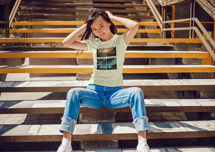 トレンディなTシャツモックアップ