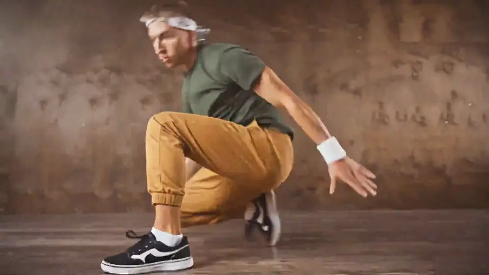 Breakdancer mid-freeze