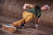 Breakdancer head spin