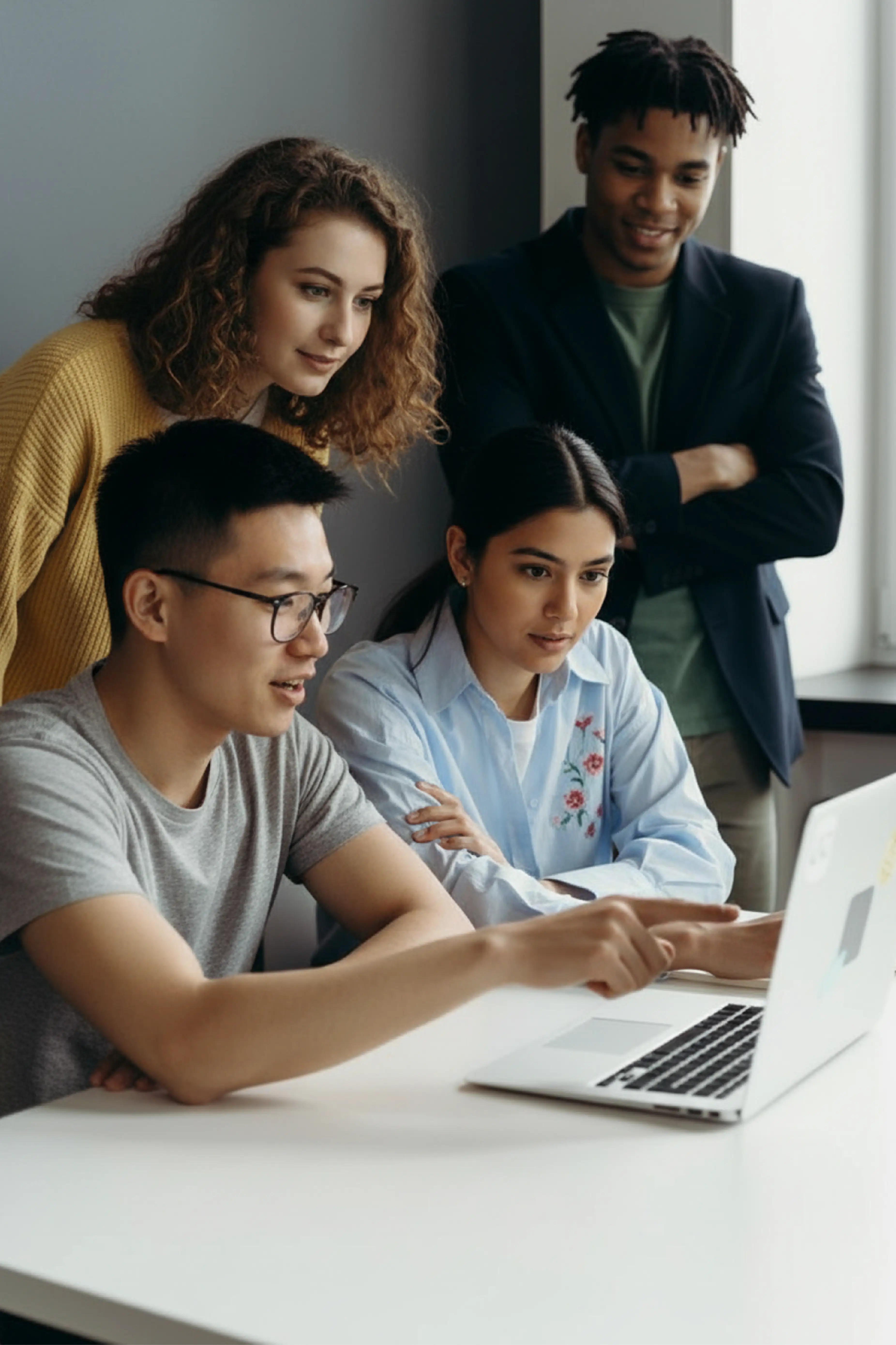 Pre-sales and solutions engineers creating tailored product demos